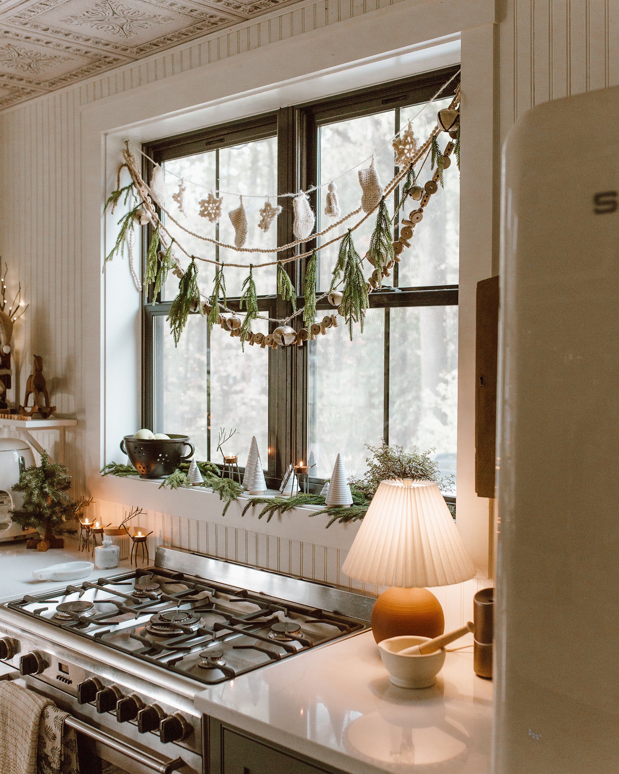 Layered Farmhouse Garland Across a Kitchen Window Layered Farmhouse Garland Across a Kitchen Window — Christmas Garland