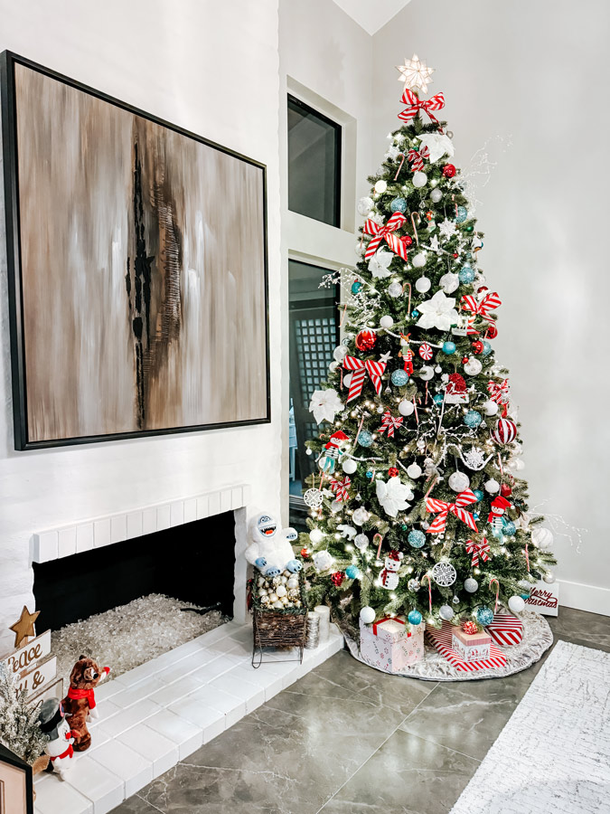 Modern Living Room with a Candy Cane Accent Christmas Tree — Candy Cane Christmas Tree
