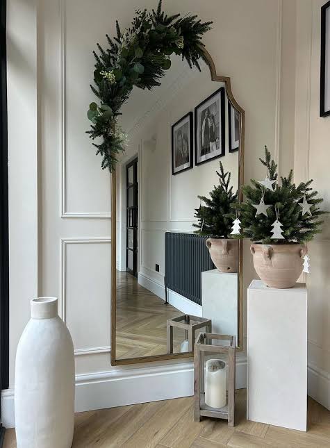 Elegant Christmas Vignette Featuring a Greenery-Adorned Mirror — Modern Christmas Decor