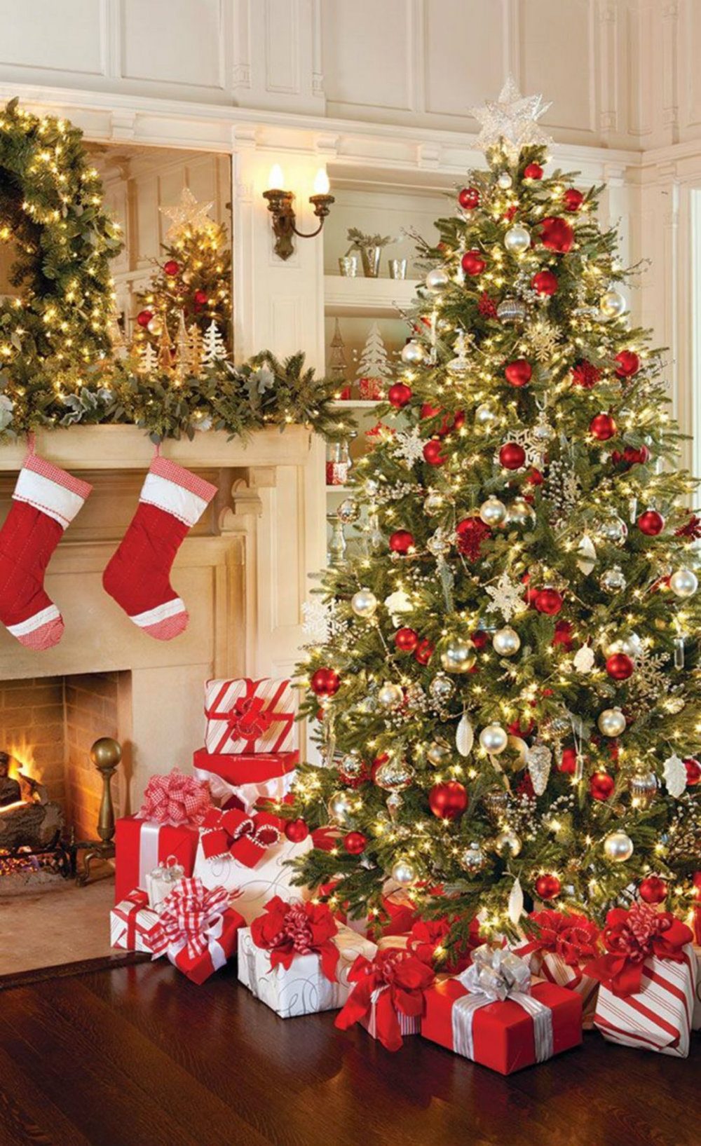 Classic Christmas Tree and Fireplace with Red and Gold Accents Classic Christmas Tree and Fireplace with Red and Gold Accents — Christmas Decor