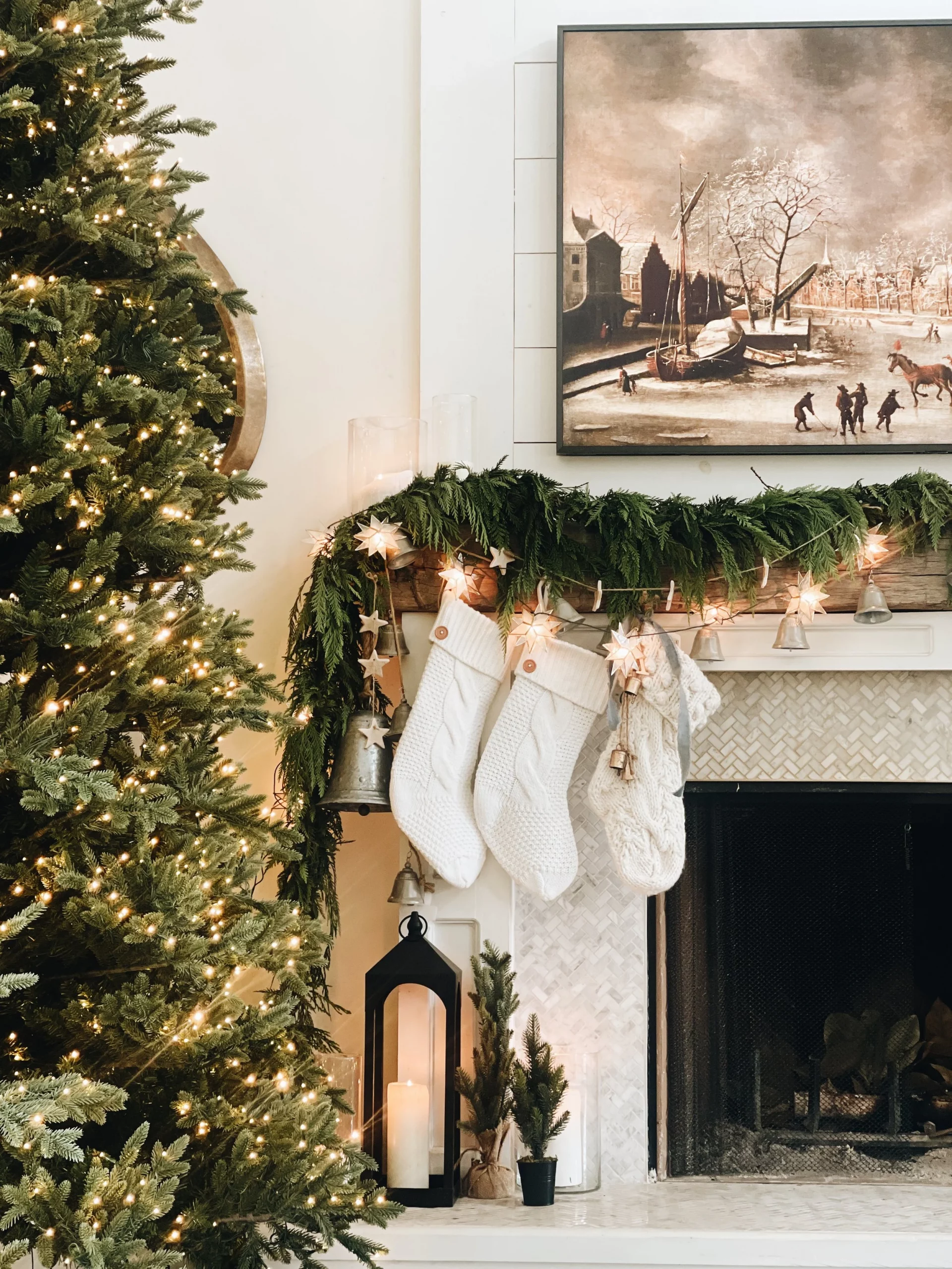 Farmhouse Mantel with Knit Stockings and Star Lights Farmhouse Mantel with Knit Stockings and Star Lights — Farmhouse Christmas Mantel