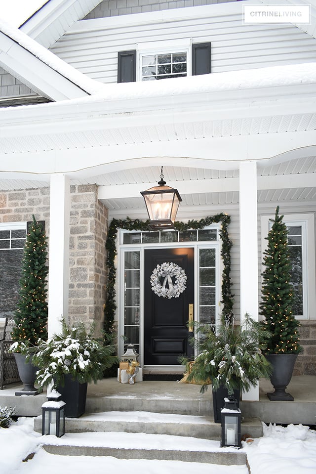 Arched Entryway with Lush Greenery Arch and Textured Wreath Arched Entryway with Lush Greenery Arch and Textured Wreath — Christmas Front Door Decor