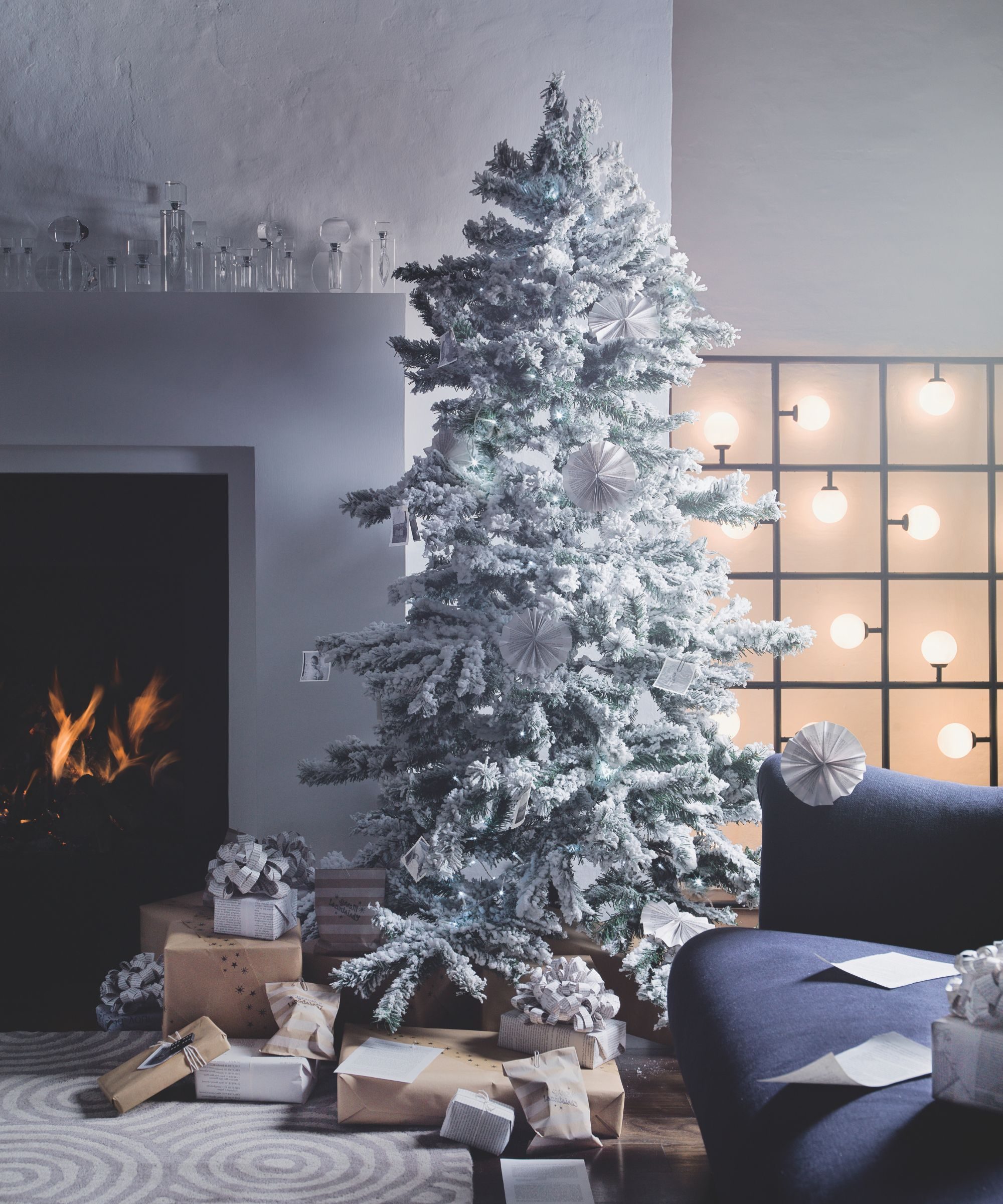Modern Aesthetic Christmas Tree with Paper Ornaments Modern Aesthetic Christmas Tree with Paper Ornaments — Aesthetic Christmas Decor