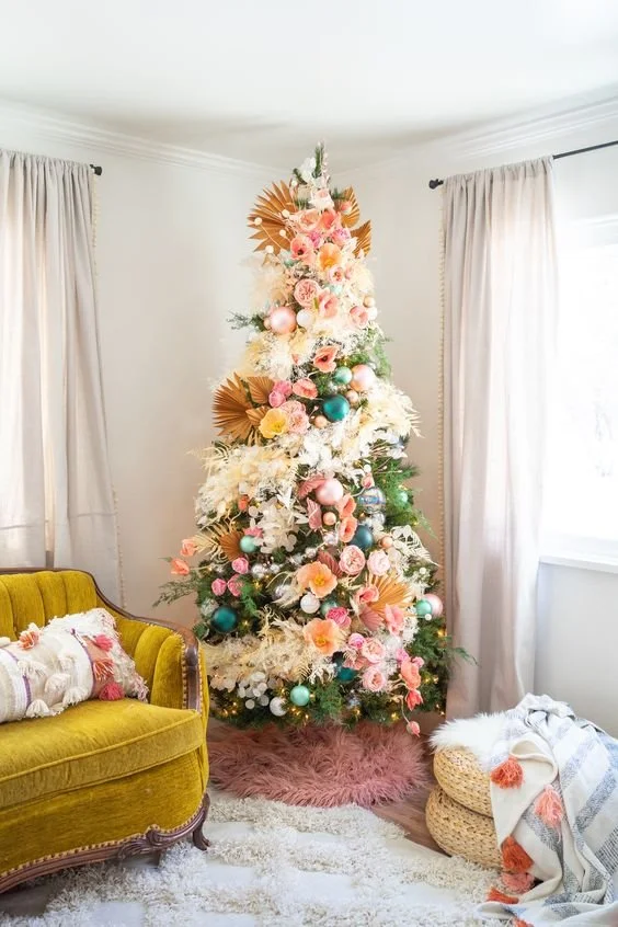 Boho Chic with Dried Flowers and Teal Accents Boho Chic with Dried Flowers and Teal Accents — Christmas Tree Themes