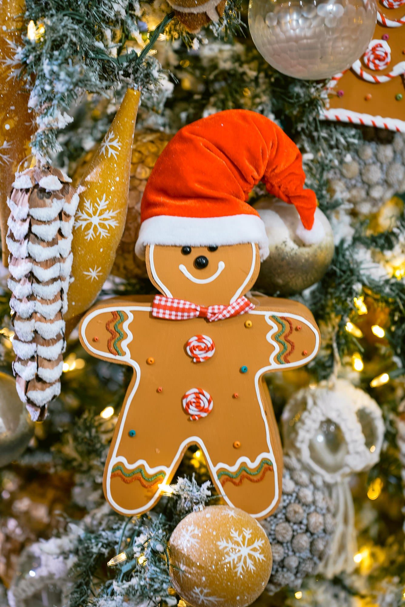 Whimsical Gingerbread Man Ornament on a Christmas Tree — Gingerbread Christmas Decor