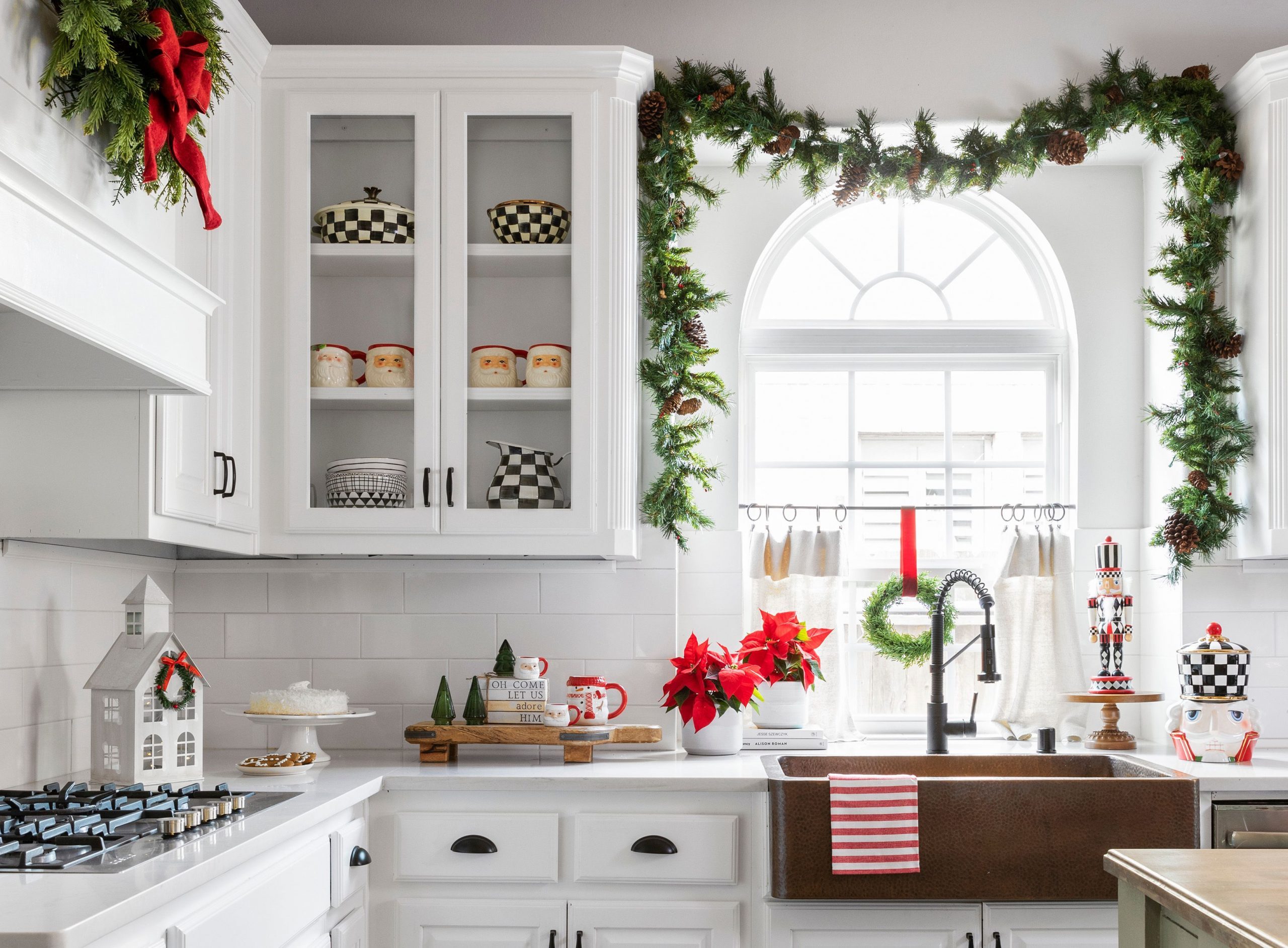 Farmhouse Kitchen with Greenery Garlands and Poinsettias Farmhouse Kitchen with Greenery Garlands and Poinsettias — Christmas Decor