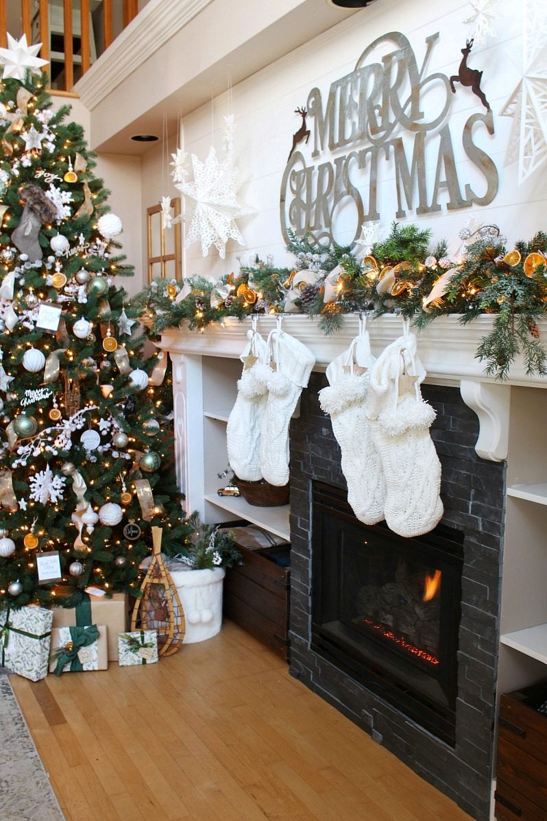 Modern Mantel with Dried Orange Garland and Metallic Sign — Christmas Mantel Decor