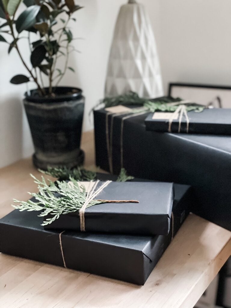Modern Minimalist: Sleek Palette Modern Minimalist: Sleek Palette — Christmas Gift Wrapping