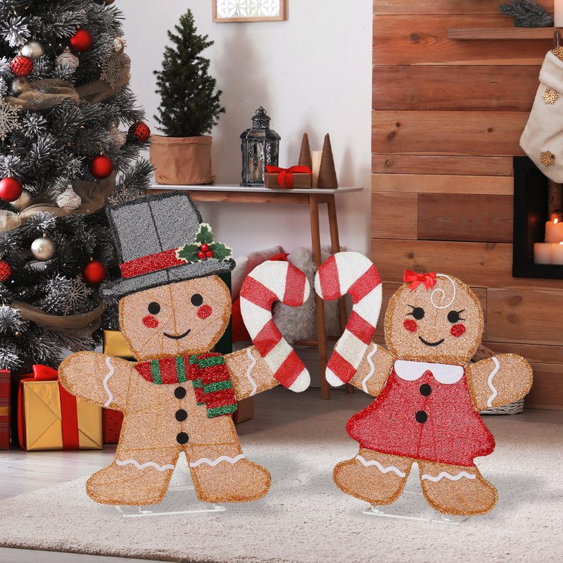 Modern Living Room with Large Glittery Gingerbread Figures — Gingerbread Christmas Decor