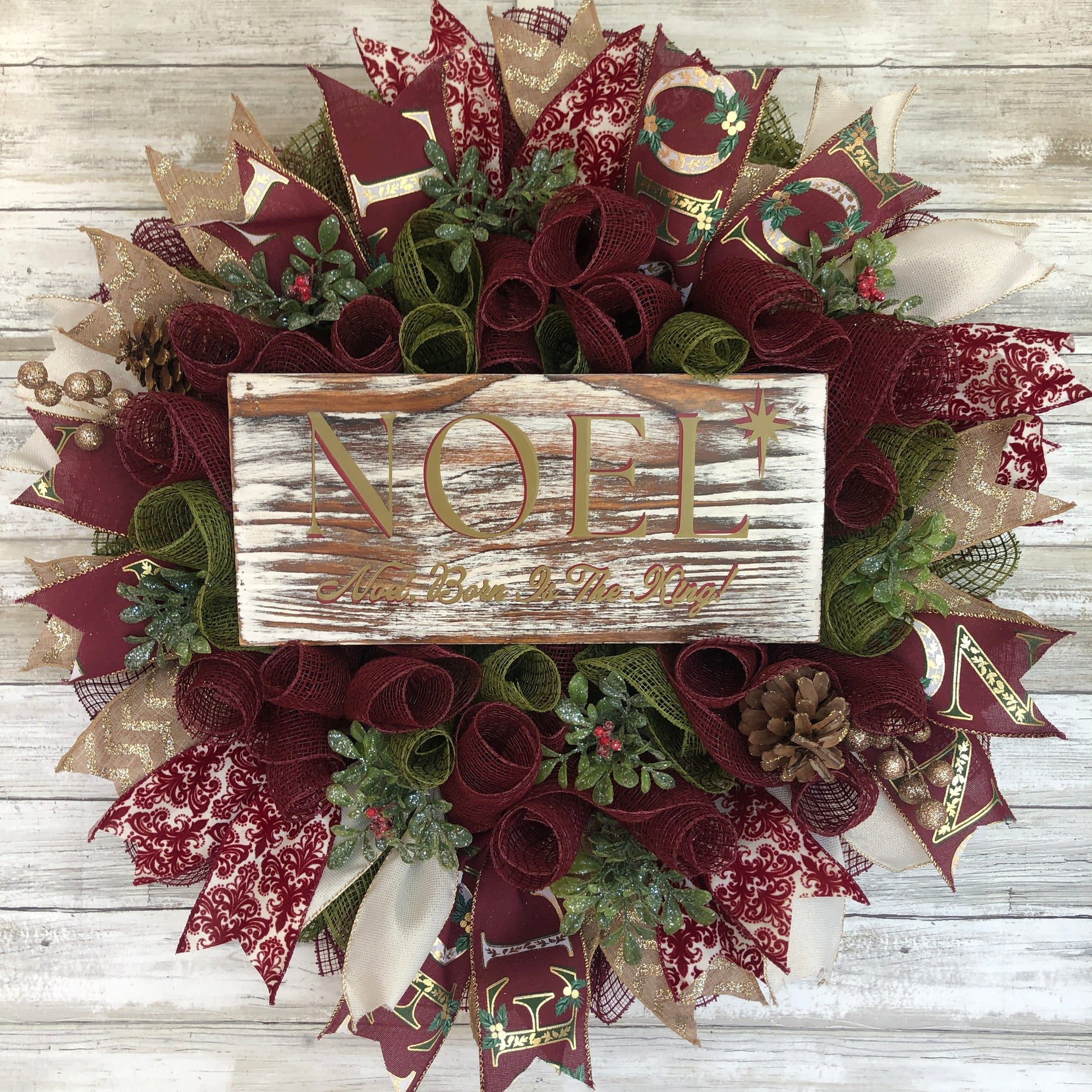 Rustic Burgundy and Green Mesh Christmas Wreath with 'NOEL' Sign Rustic Burgundy and Green Mesh Christmas Wreath with 'NOEL' Sign — Burgundy Christmas Decor