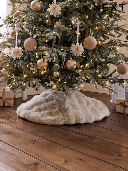 Modern Cream Textured Faux Fur Skirt for a Soft, Inviting Base — Christmas Tree Skirt