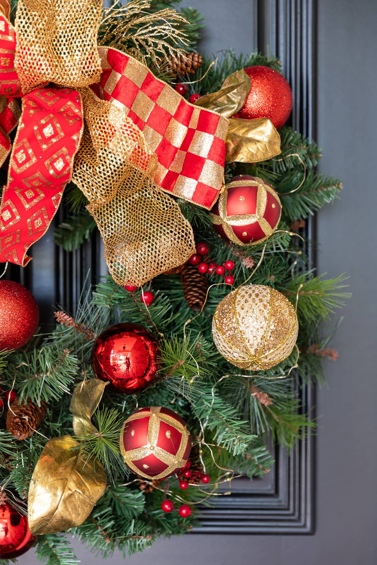 Festive Christmas Wreath on a Dark Door Festive Christmas Wreath on a Dark Door — Simple Christmas Decor