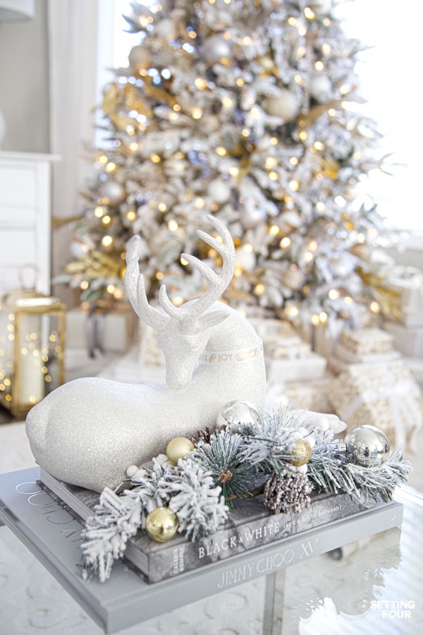 Elegant Coffee Table Vignette with White Glitter Reindeer Elegant Coffee Table Vignette with White Glitter Reindeer — White Christmas Decor