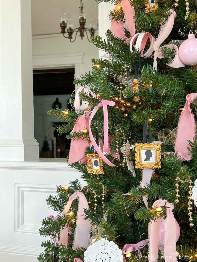 Close-Up on Christmas Tree Decorations with Pink Ribbons and Gold Ornaments Close-Up on Christmas Tree Decorations with Pink Ribbons and Gold Ornaments — Pink Christmas Decor
