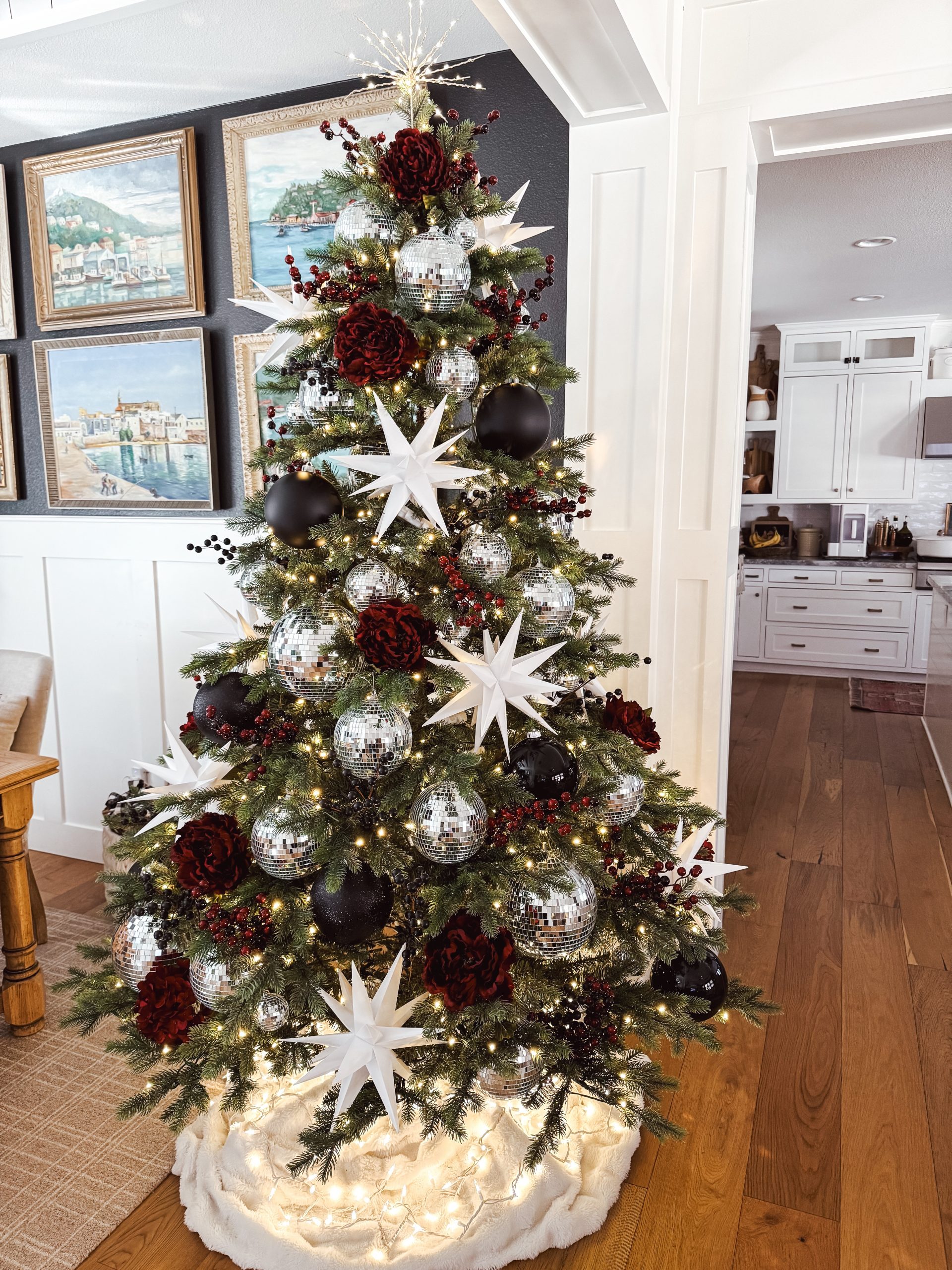Modern Black, Red, Silver, and White Christmas Tree Modern Black, Red, Silver, and White Christmas Tree — Christmas Tree Color Schemes