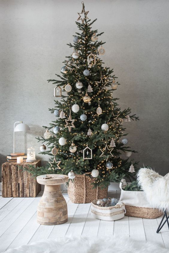 Minimalist Geometric and Star Ornaments — Elegant Christmas Tree