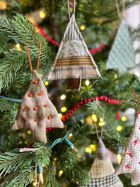 Rustic Fabric Tree Ornaments for a Cozy Christmas Rustic Fabric Tree Ornaments for a Cozy Christmas — DIY Christmas Ornaments