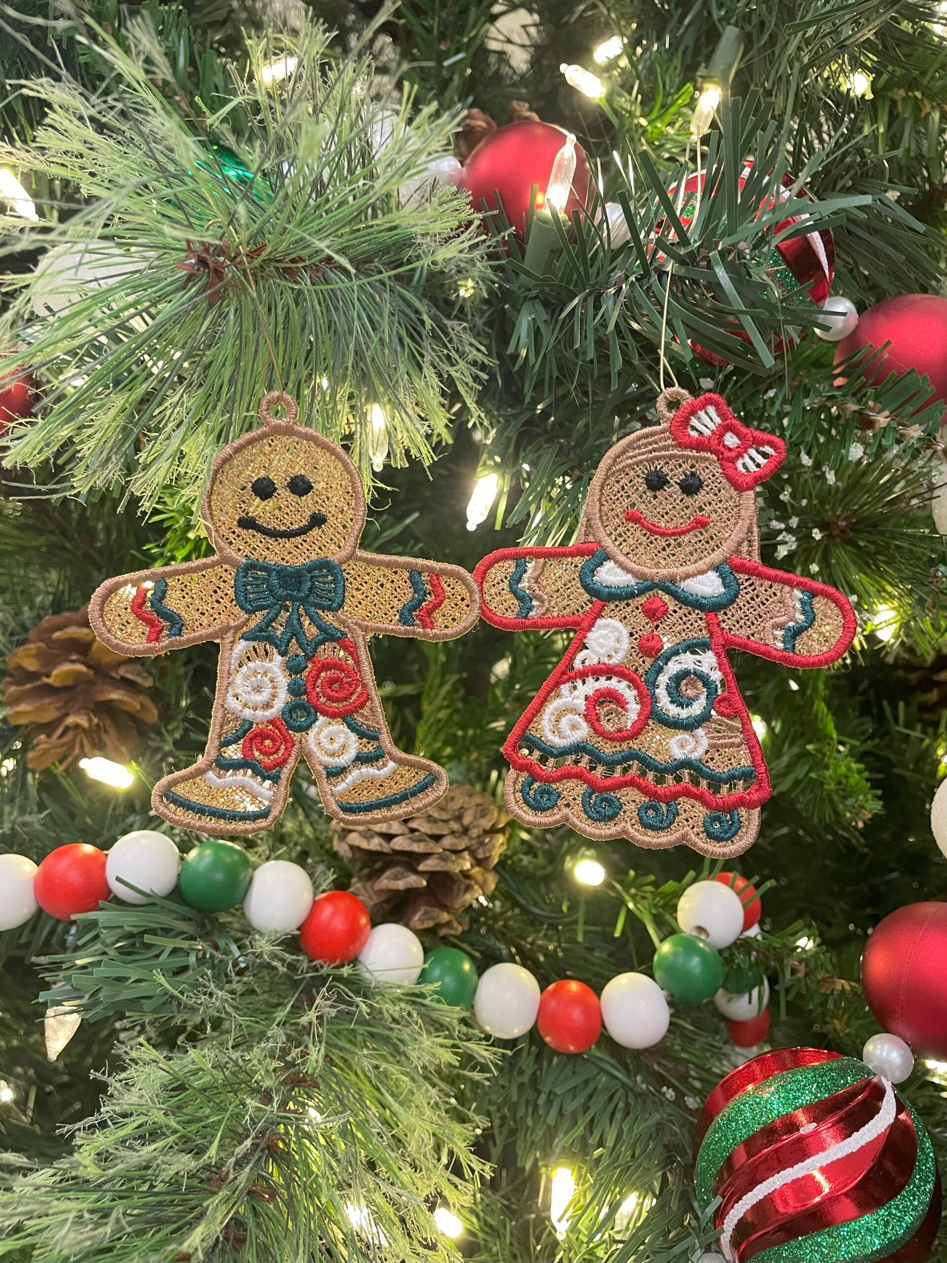 Traditional Gingerbread Man and Woman Ornaments Traditional Gingerbread Man and Woman Ornaments — DIY Christmas Ornaments