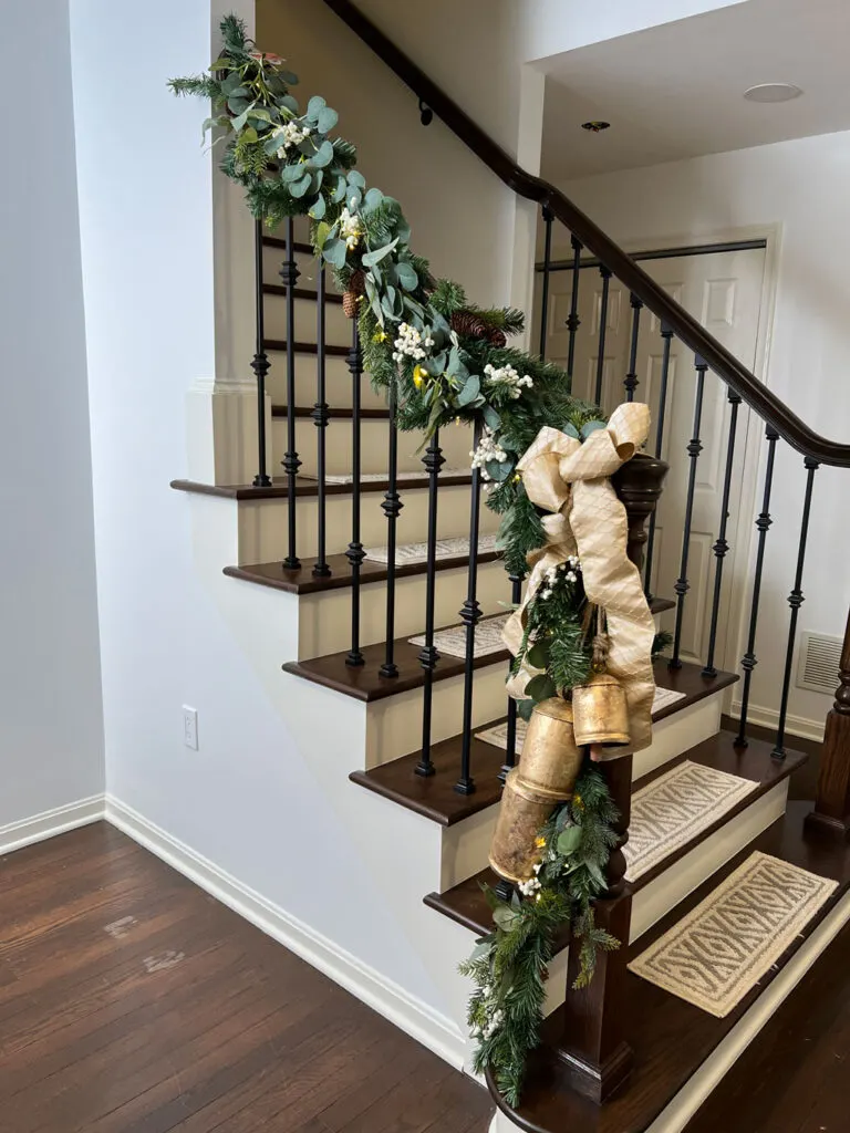 Layered Greenery Garland with Gold Accents and Patterned Runners Layered Greenery Garland with Gold Accents and Patterned Runners — Christmas Staircase Decor