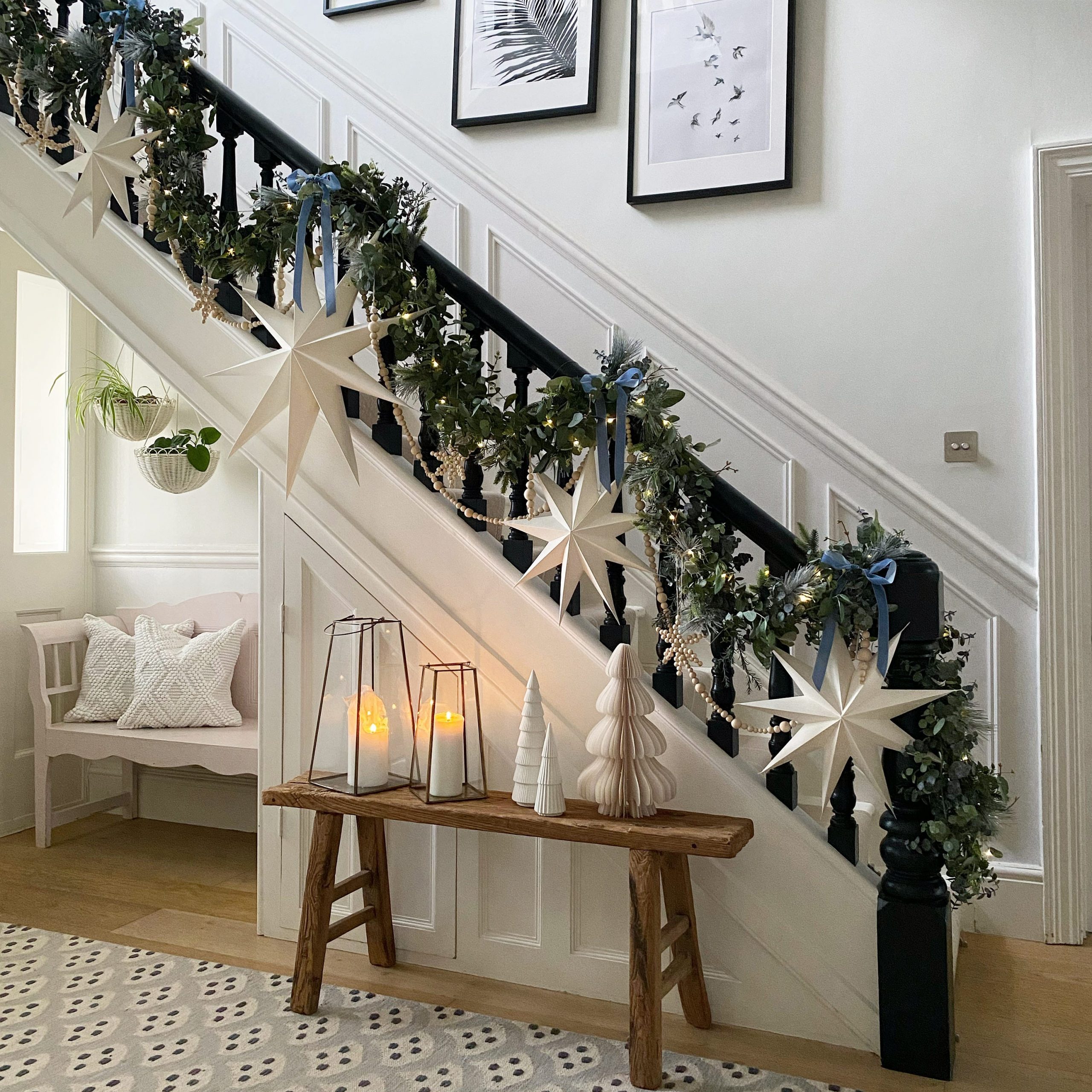 Elegant Garland with Blue Ribbons, Pearl Beads, and Suspended Paper Stars Elegant Garland with Blue Ribbons, Pearl Beads, and Suspended Paper Stars — Christmas Staircase Decor