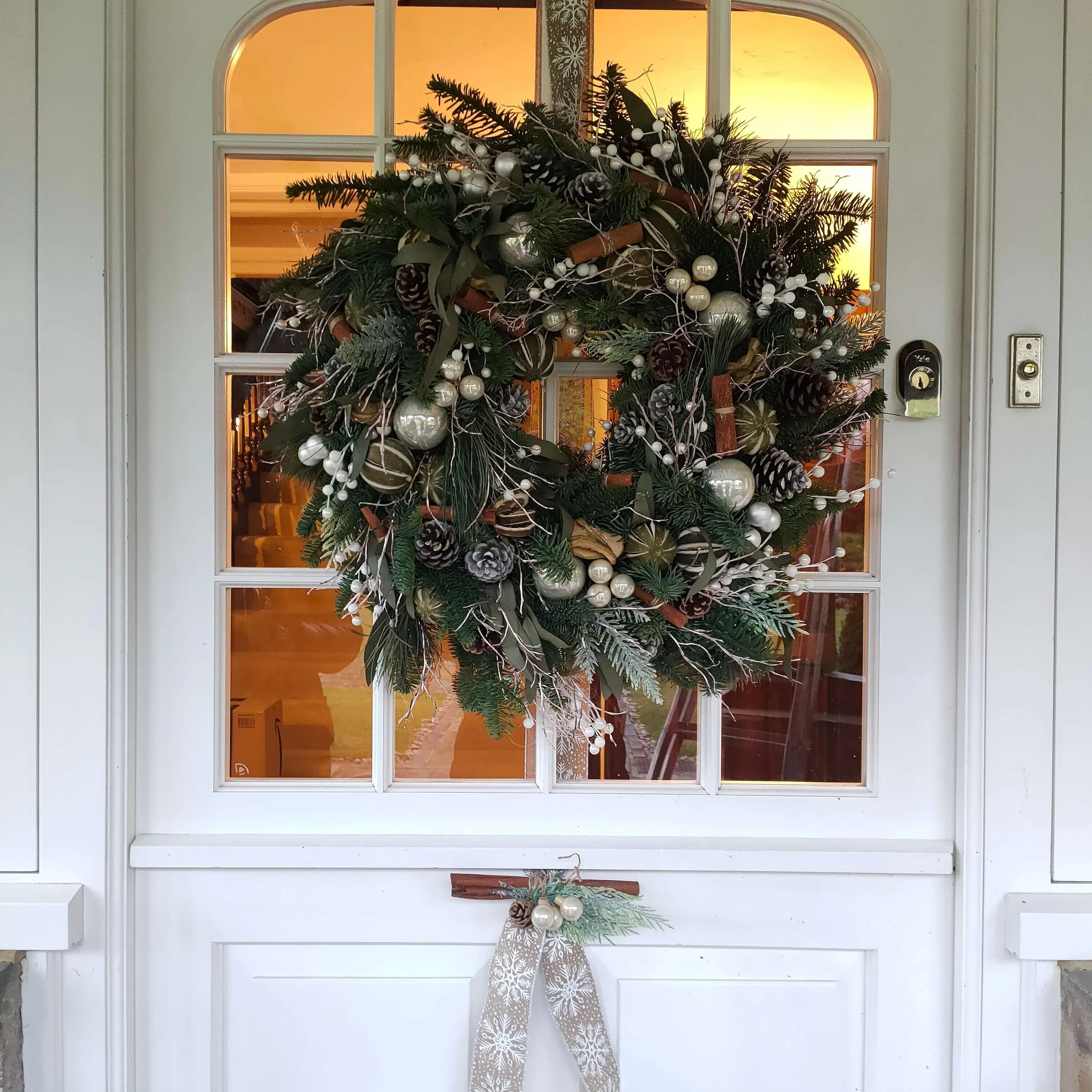 Lush Christmas Wreath with Pinecones and Dried Oranges Lush Christmas Wreath with Pinecones and Dried Oranges — Christmas Front Door Decor