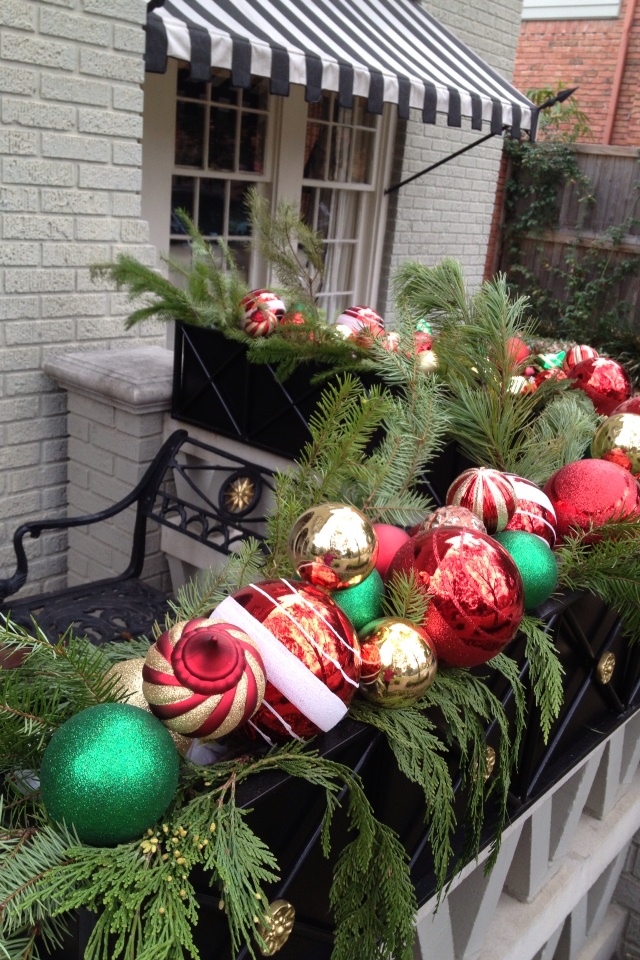Traditional Balcony Planter with Ornaments and Greenery Traditional Balcony Planter with Ornaments and Greenery — Christmas Balcony Decor