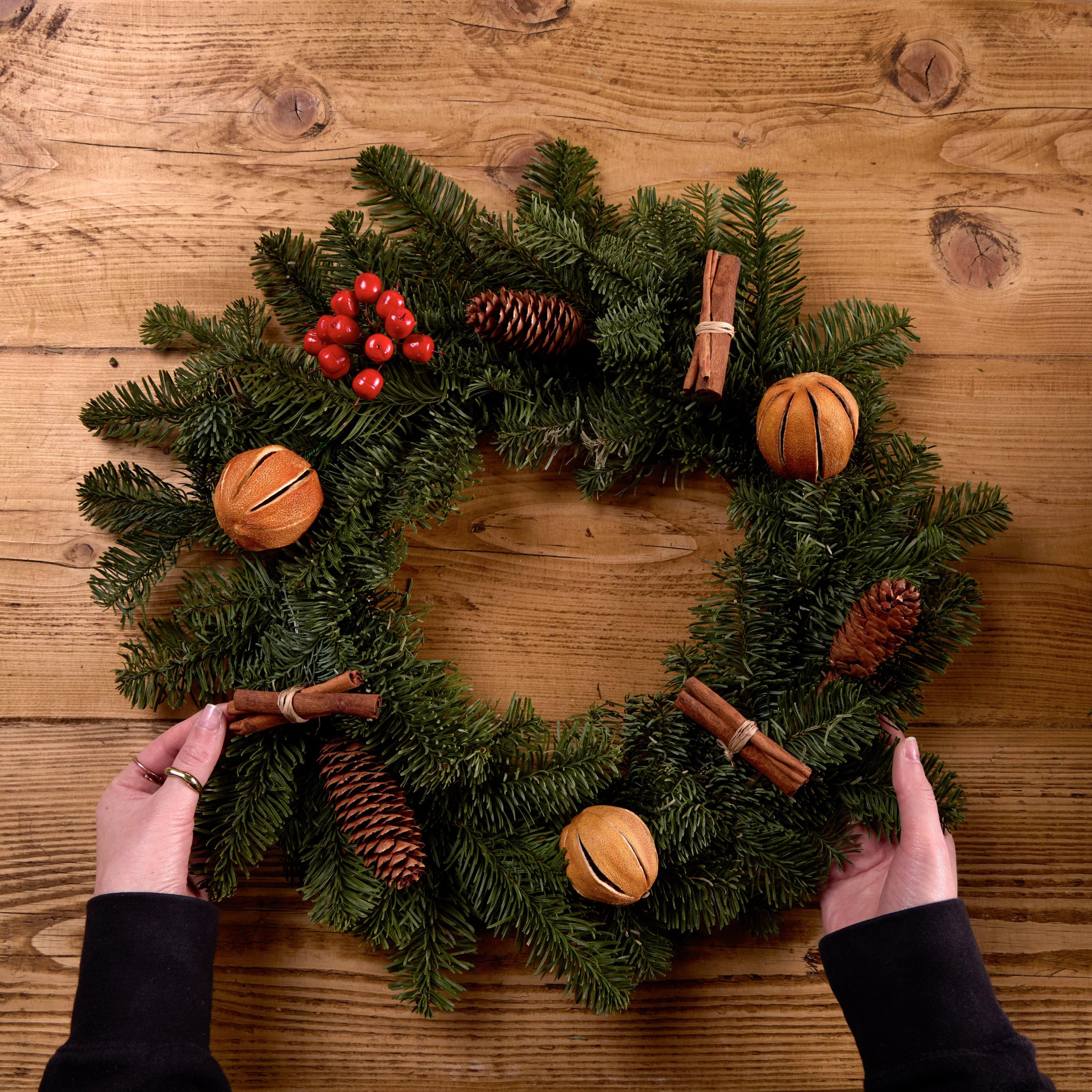 Rustic Wreath with Natural Elements and Dried Oranges Rustic Wreath with Natural Elements and Dried Oranges — Christmas Wreath