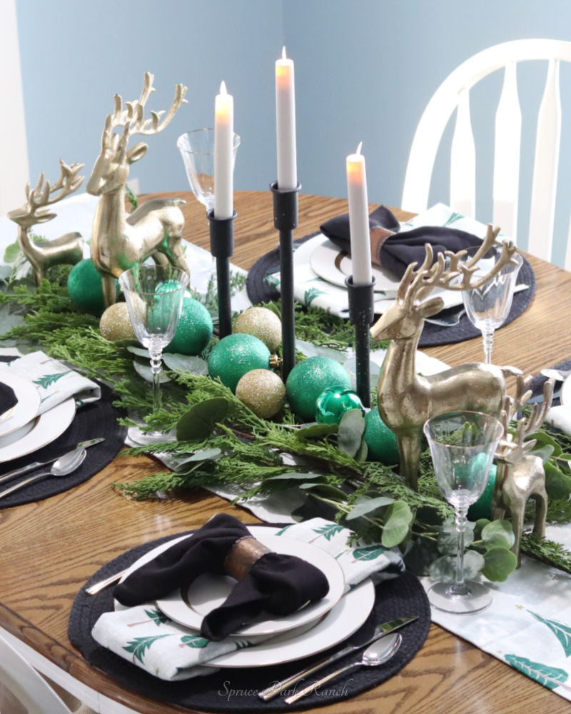 Elegant Woodland Christmas Table Setting – Spruce Park Ranch