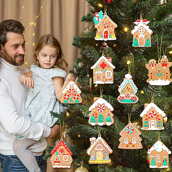 Christmas Tree with Gingerbread Ornaments Shaped Like Vehicles Christmas Tree with Gingerbread Ornaments Shaped Like Vehicles — Gingerbread Christmas Tree