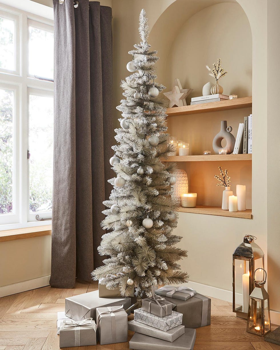 Modern Silver Slim Tree with White Baubles and Candlelight — Slim Christmas Tree Decor