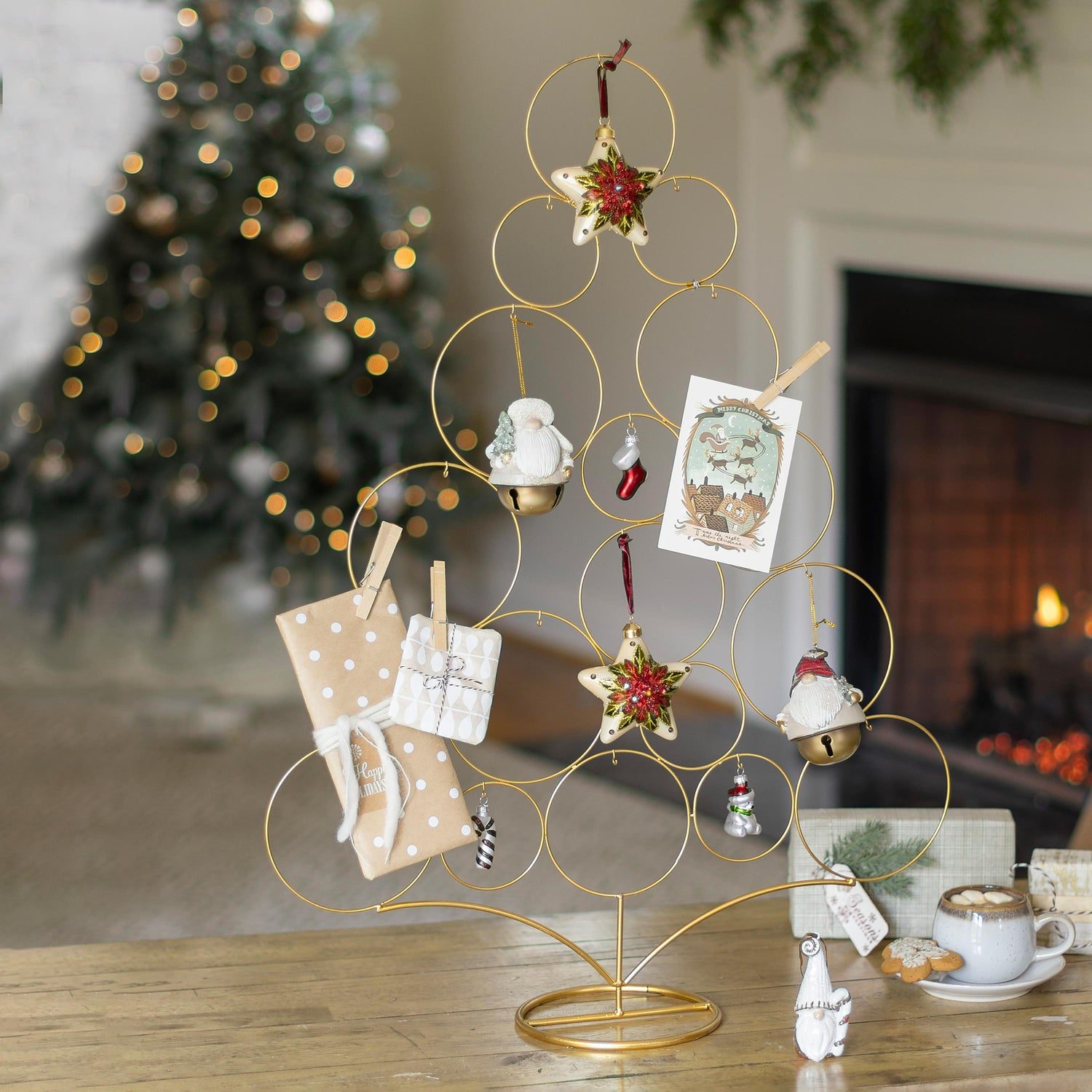 Modern Minimalist Gold Metal Ornament Holder Tree Modern Minimalist Gold Metal Ornament Holder Tree — Tabletop Christmas Tree Decor