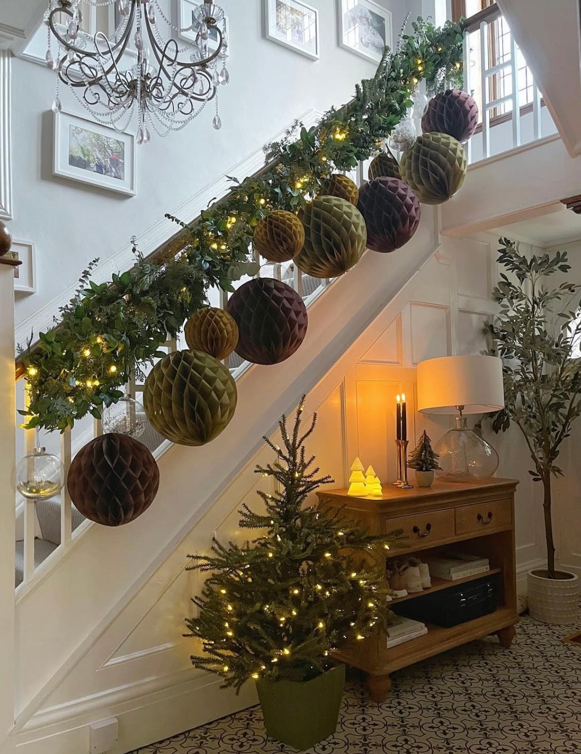 Garland with Honeycomb Ornaments and Warm Lights Garland with Honeycomb Ornaments and Warm Lights — Christmas Stair Garland