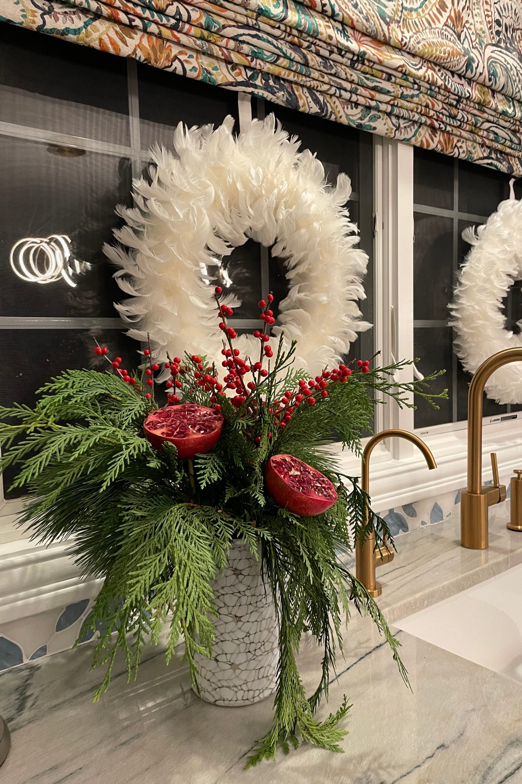 10 Easy Christmas Window Decor Ideas for Instant Charm