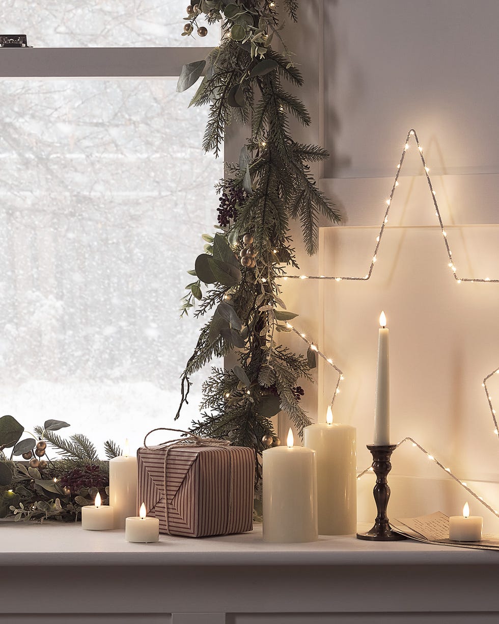 Mixed Candle Sizes with Festive Garland and Star Light — Christmas Window Candles
