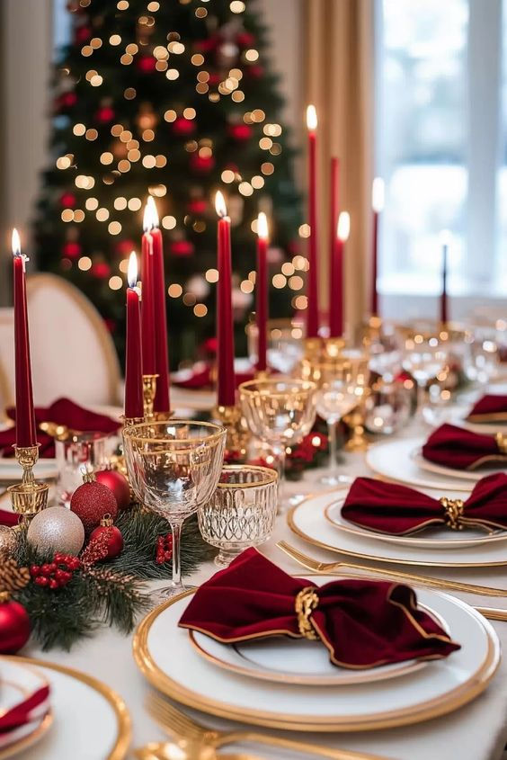 Red Velvet Napkins and Gold Rings for an Elegant Candlelit Christmas Red Velvet Napkins and Gold Rings for an Elegant Candlelit Christmas — Elegant Christmas Table Setting