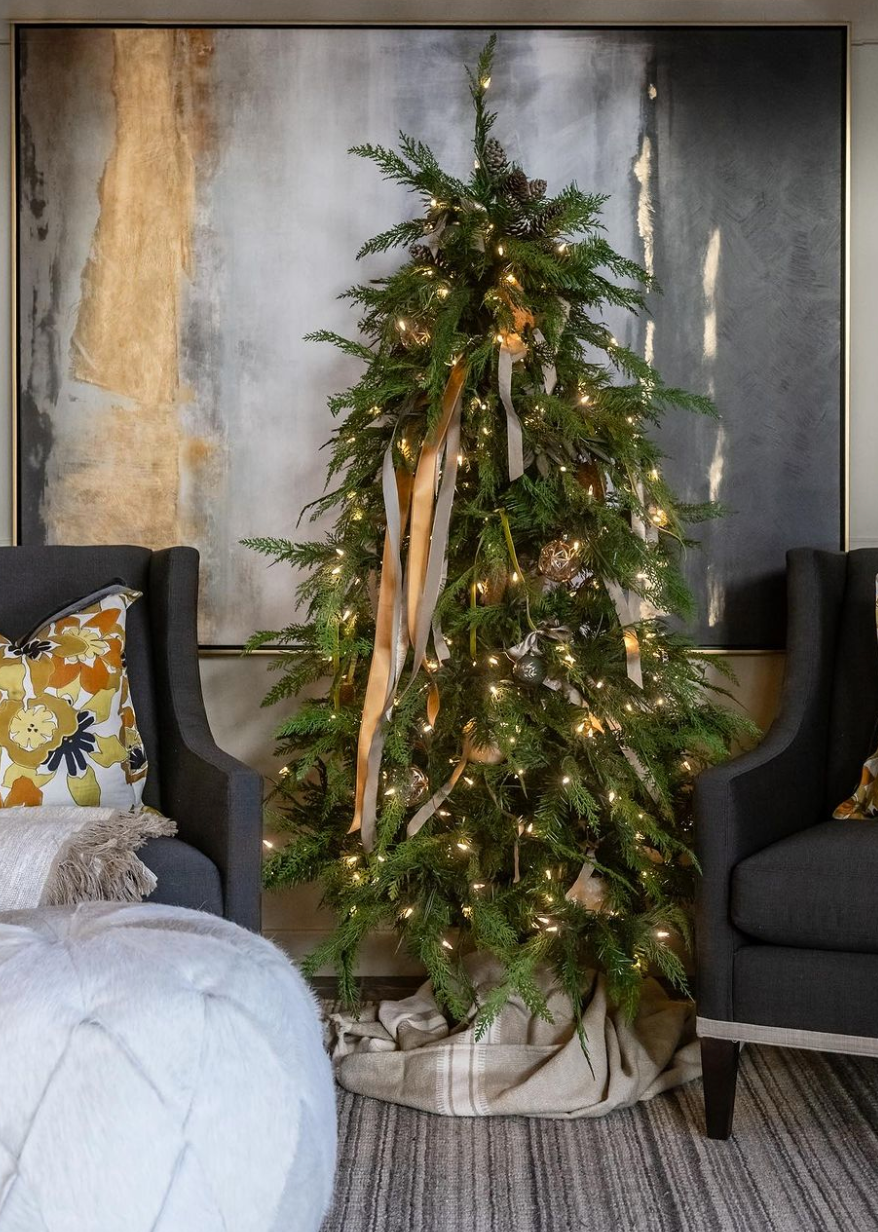 Sophisticated Simplicity: Subtle Ornaments and Warm Lights — Christmas Tree Trends