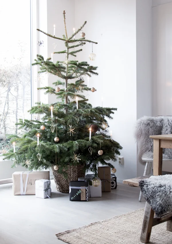Natural Scandinavian Tree in a Basket Base with Geometric Ornaments Natural Scandinavian Tree in a Basket Base with Geometric Ornaments — Scandinavian Christmas Tree