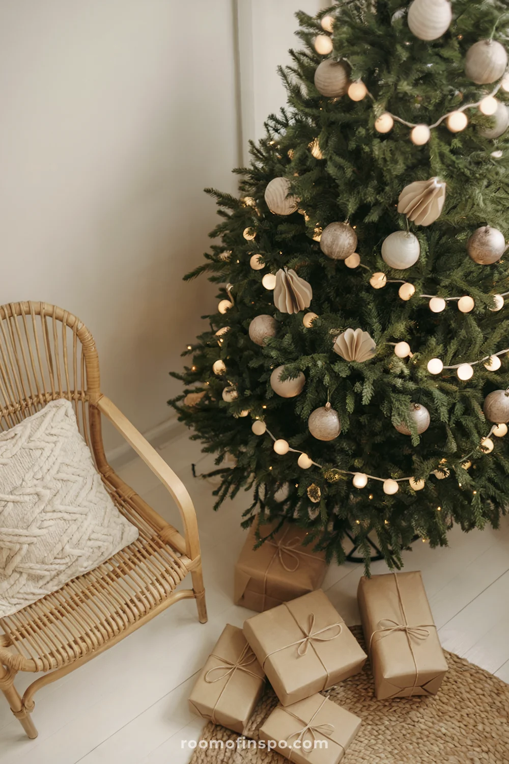 Neutral Christmas Tree with Beige and Gold Ornaments and Kraft Paper Gifts