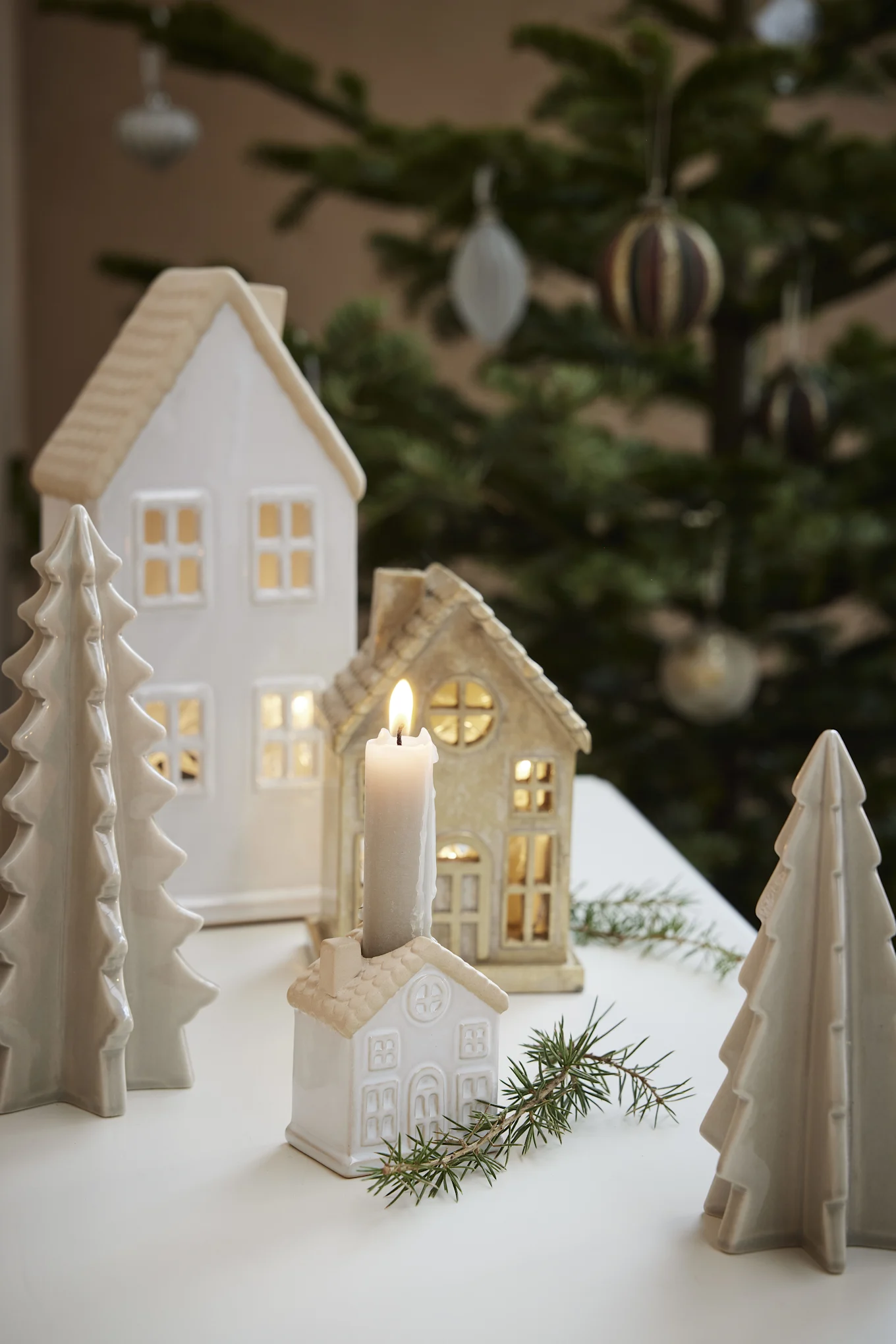 Scandi Style Ceramic House Candle Holder for Festive Charm Scandi Style Ceramic House Candle Holder for Festive Charm — Christmas Candle Decor