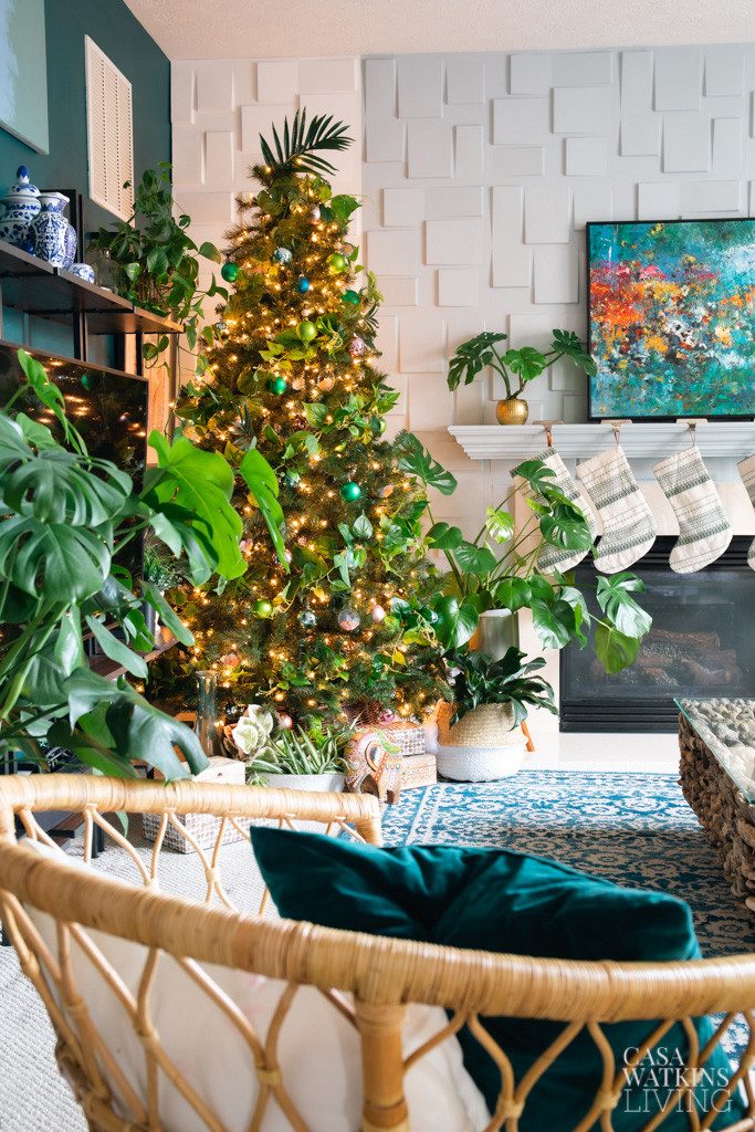 Coastal Boho Living Room Christmas Tree with Tropical Leaves Coastal Boho Living Room Christmas Tree with Tropical Leaves — Coastal Christmas Decor