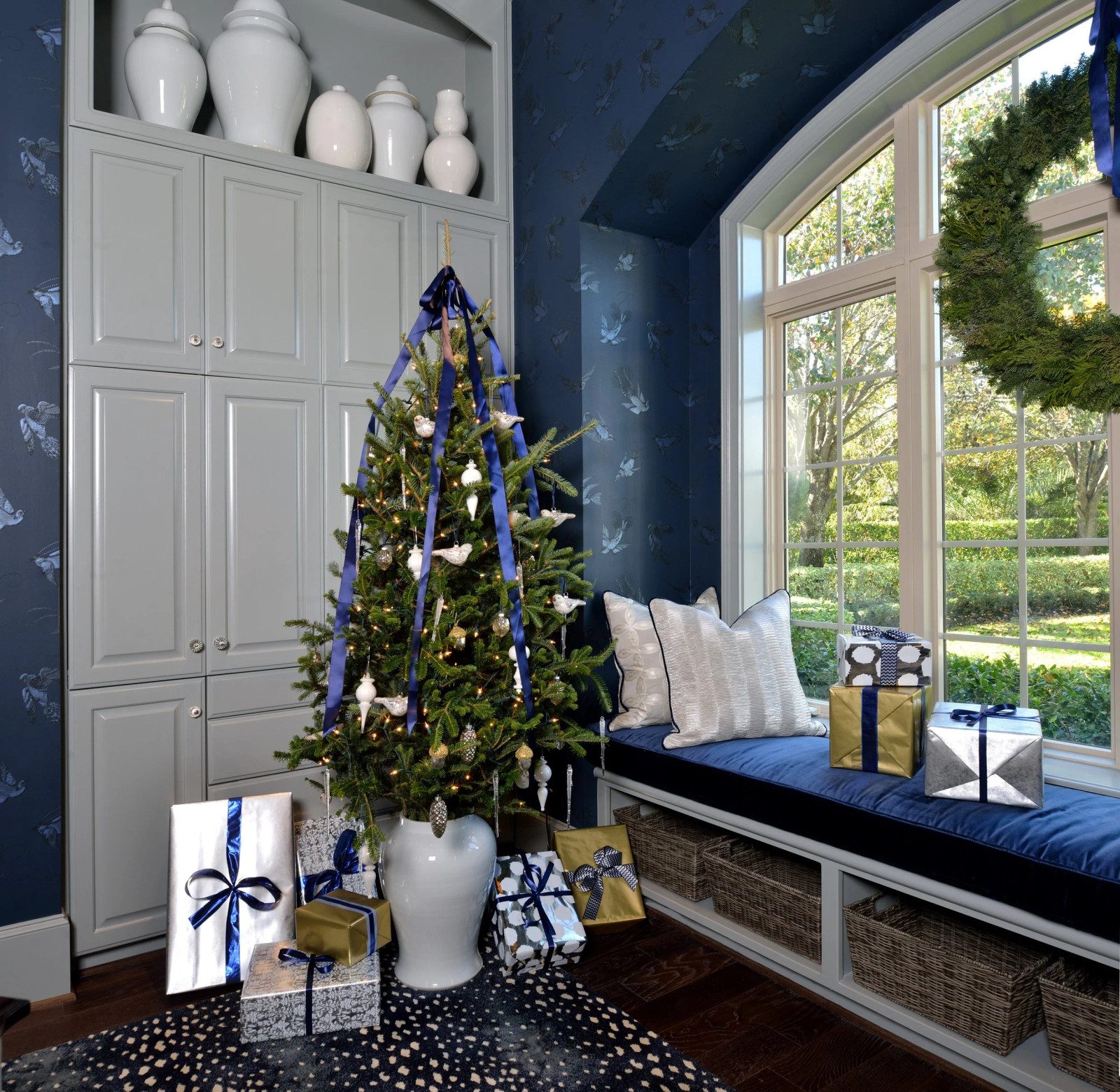 Living Room Corner Christmas Tree with Blue Ribbon and Silver Ornaments Living Room Corner Christmas Tree with Blue Ribbon and Silver Ornaments — Blue and Silver Christmas Tree