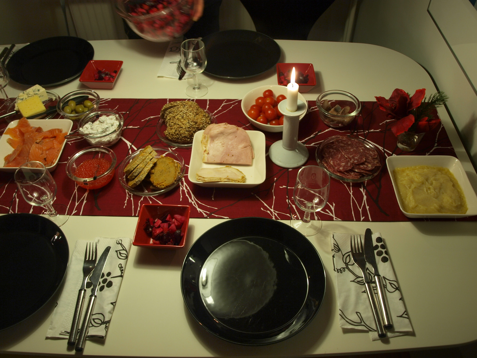 Traditional Red Runner Festive Dining Table Traditional Red Runner Festive Dining Table — New Years Eve Dessert Table