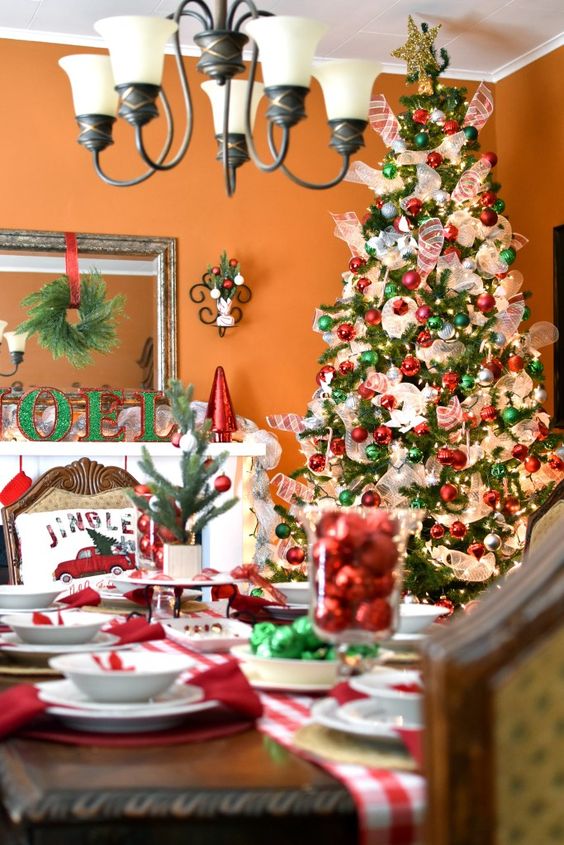 Festive Dining Room Centered Around a Decorated Christmas Tree Festive Dining Room Centered Around a Decorated Christmas Tree — Red and Green Christmas Tree