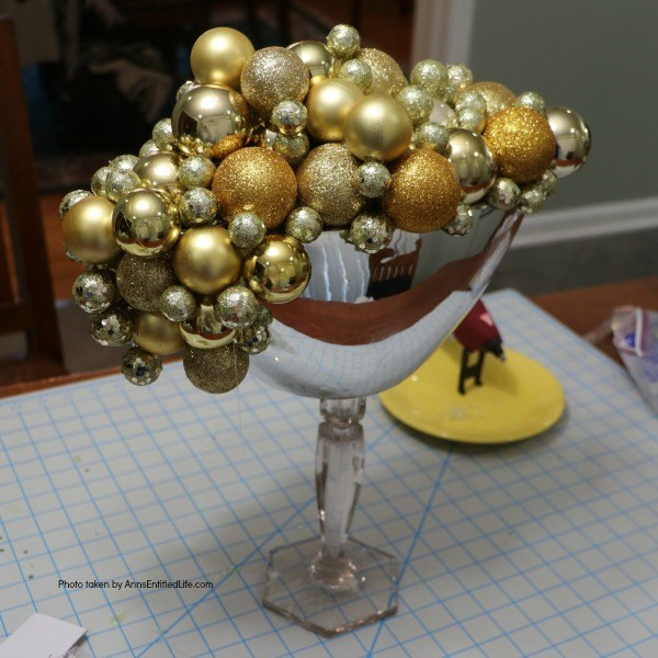 Incorporate Disco Balls and Gold Star Plates for a Glamorous New Year's Eve Incorporate Disco Balls and Gold Star Plates for a Glamorous New Year's Eve — Gold New Years Eve Decor