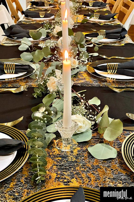 Elegantly Adorn Your New Year's Eve Table with Gold Cutlery and Greenery Elegantly Adorn Your New Year's Eve Table with Gold Cutlery and Greenery — Gold New Years Eve Decor