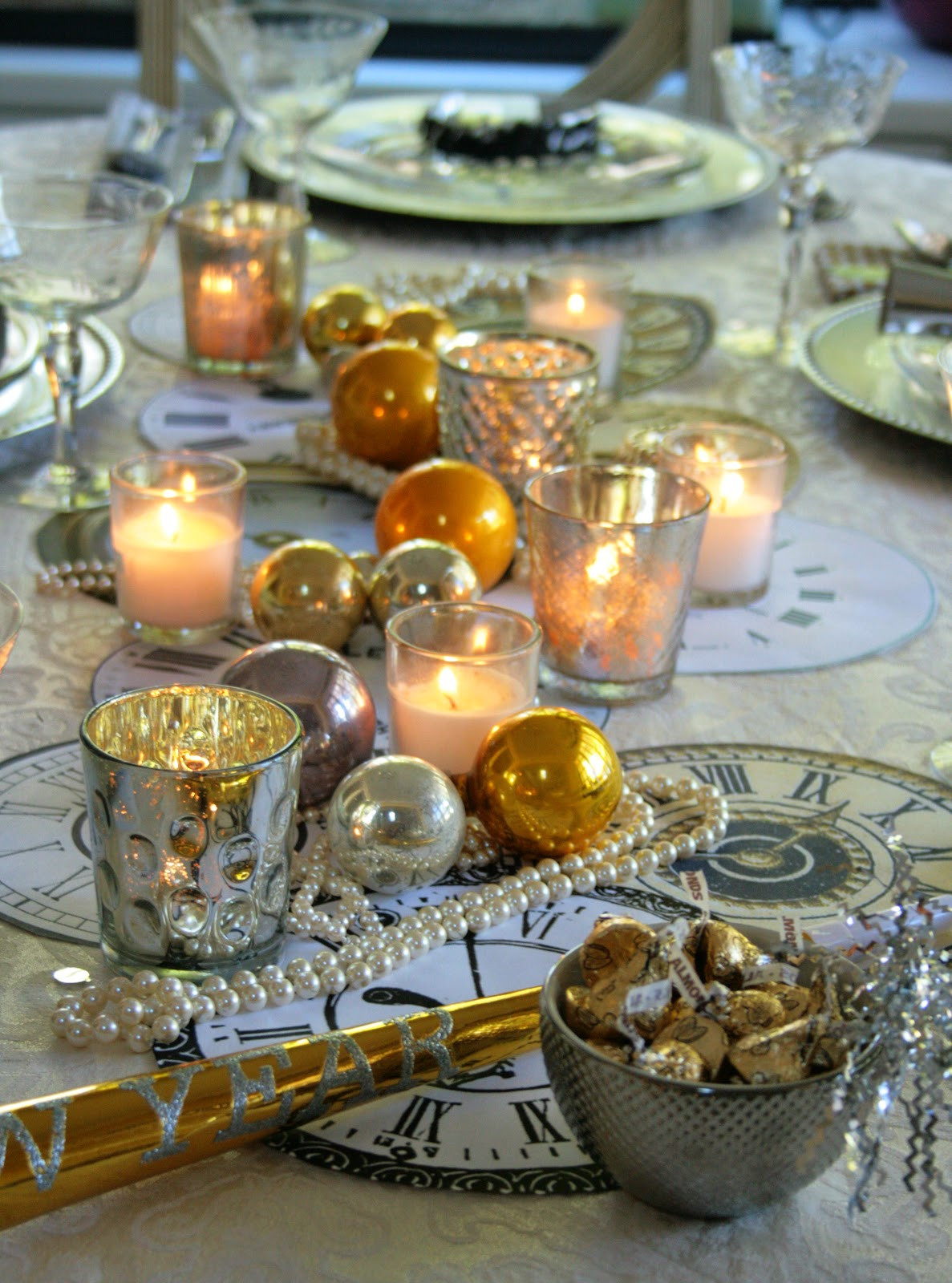 Vintage-Inspired New Year's Eve Table with Clock-Face Placemats — New Years Eve Table Decor