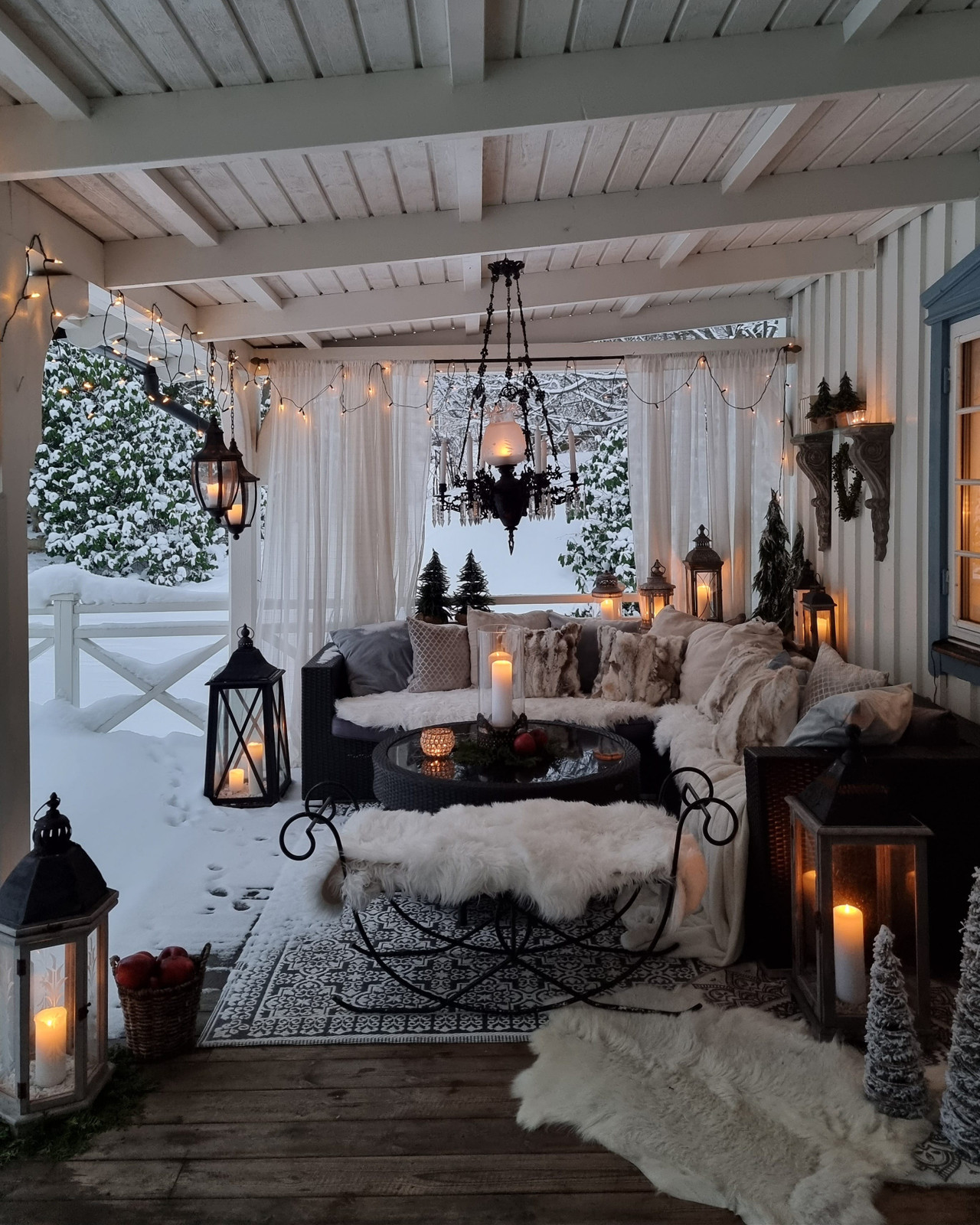 These Farmhouse Christmas Decor Ideas Are the Definition of Cozy