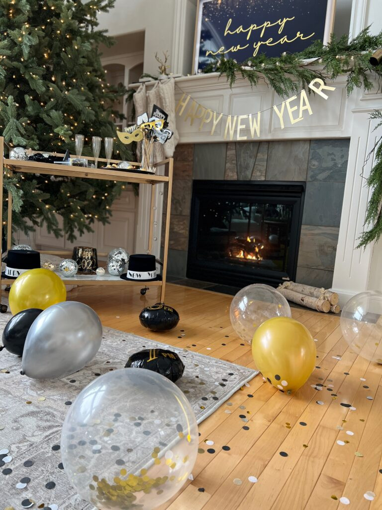 Fireplace Mantel Decor with a 'Happy New Year' Banner and Scattered Confetti — New Years Eve Party Decor