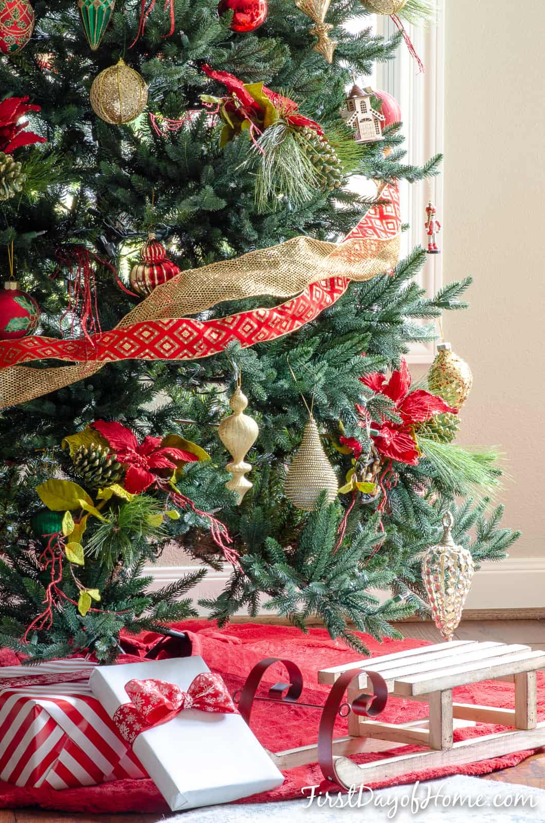 Traditional Abundance of Red and Green Ornaments on a Lit Christmas Tree Traditional Abundance of Red and Green Ornaments on a Lit Christmas Tree — Red and Green Christmas Tree