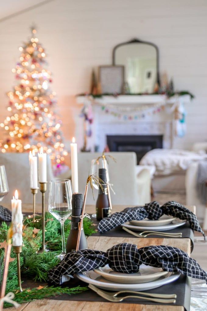 Festive Natural Table Runner with Pine Garland and Checkered Napkins — New Years Eve Table Decor
